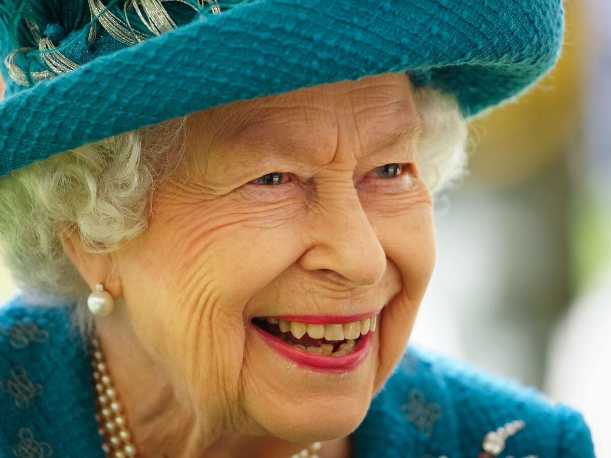 Queen pictured working in new image released for 70-year milestone ...