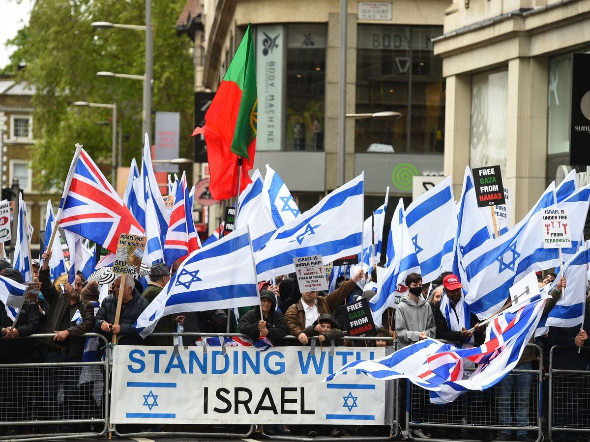 Police step in after ‘free Palestine’ supporters approach pro-Israel ...