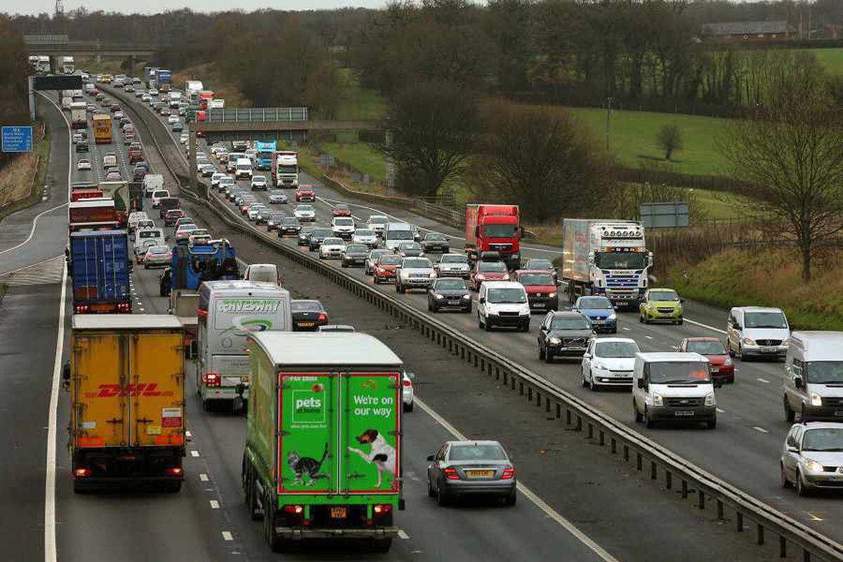 crashes-lead-to-big-m6-delays-in-west-midlands-express-star