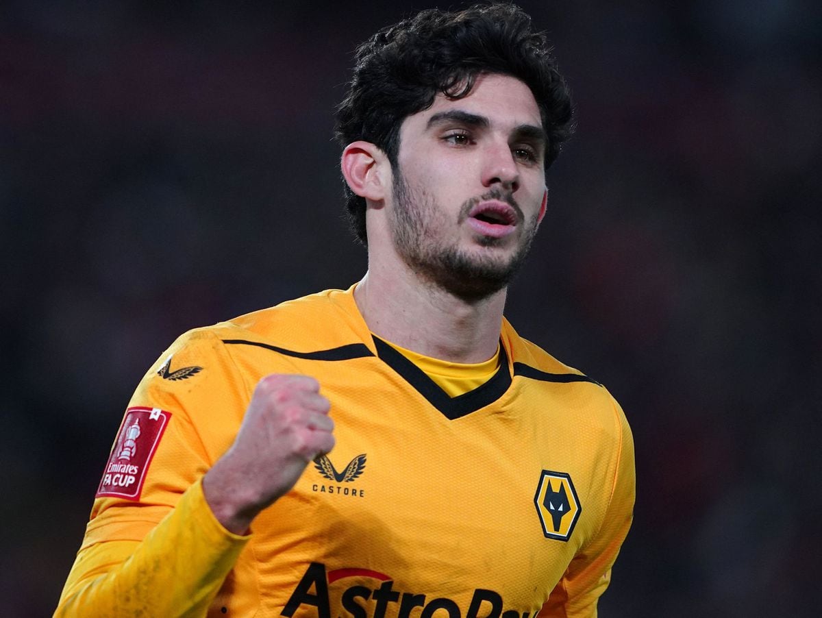 Wolves boss Julen Lopetegui coy on Goncalo Guedes' future | Express & Star