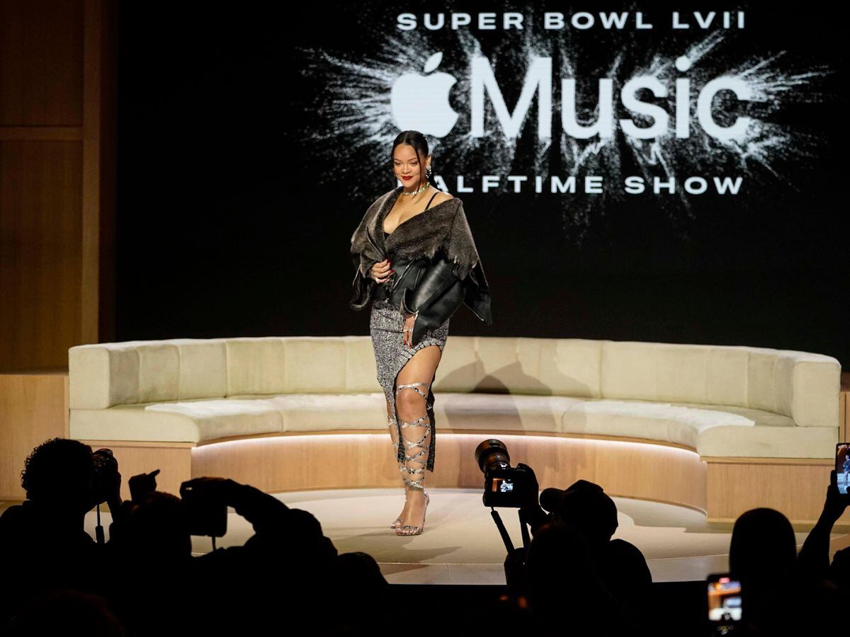 Rihanna Returns at the Super Bowl Halftime Show: What's at Stake? - The New  York Times