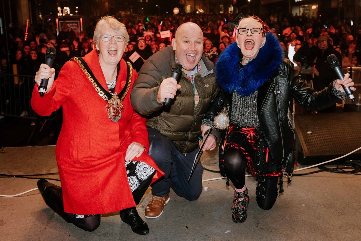 Wendy Pollard Christmas Party 2022 Gallery: City Centre Packed As Wolverhampton Christmas Lights Turned On |  Express & Star