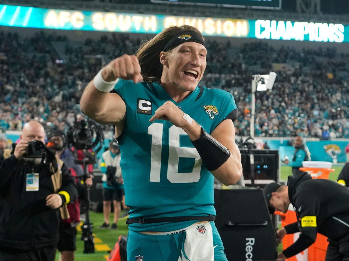 Watch: Trevor Lawrence waves goodbye to Titans fans in win