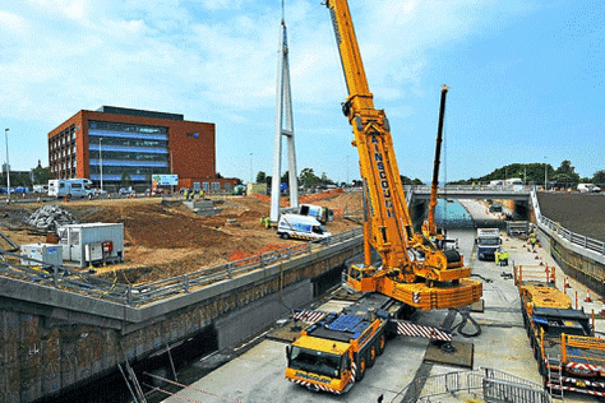 Work takes place on A41 Expressway footbridge, West Bromwich | Express ...